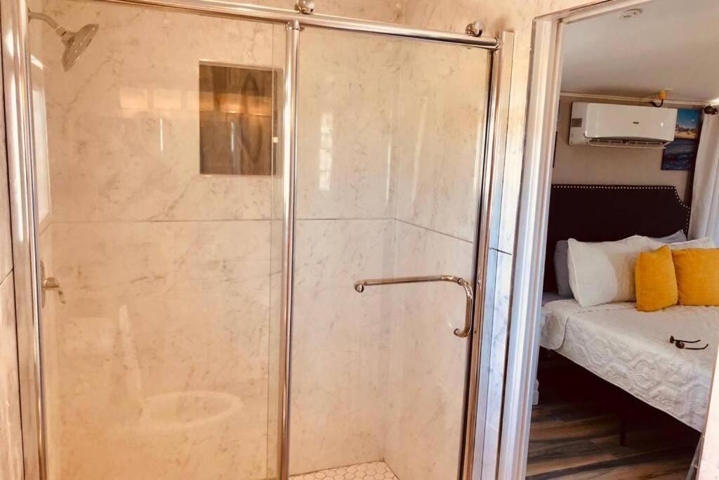 King & Queen Suite #8 Nassau Bagian luar foto